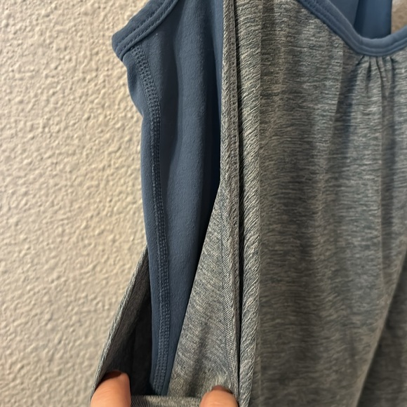 Bench double layer workout tank top size medium - Picture 3 of 6